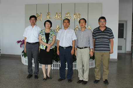 威海市市長助理陳寧來聯(lián)橋集團(tuán)視察指導(dǎo)