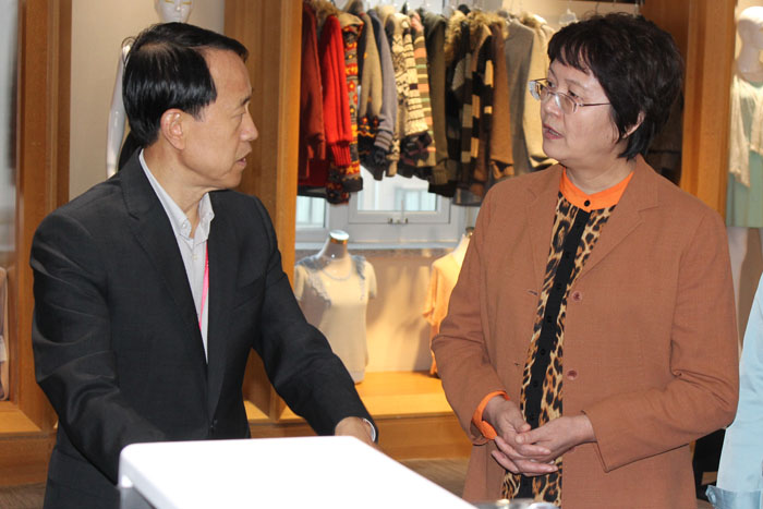 全國總工會(huì)到聯(lián)橋集團(tuán)調(diào)研女職工權(quán)益保障工作