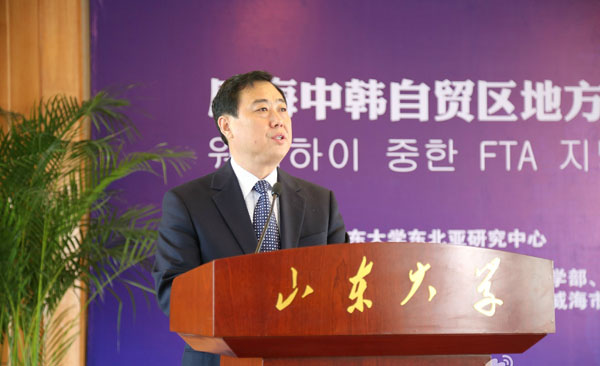 聯(lián)橋集團在威海中韓自貿(mào)區(qū)地方經(jīng)濟合作研究中心成立儀式暨中韓服務(wù)貿(mào)易研討會上作交流