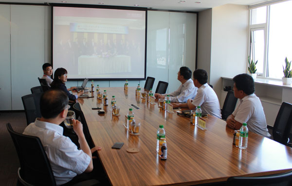 威海市委統(tǒng)戰(zhàn)部副部長、市工商聯(lián)黨組書記陳文一行來聯(lián)橋集團走訪調(diào)研