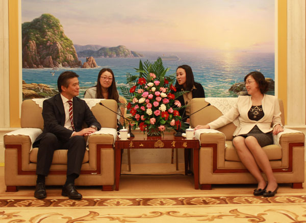 聯(lián)橋集團董事長慕镕鍵陪同株式會社TRUST-TECH社長西田穰拜訪威海市市長張惠