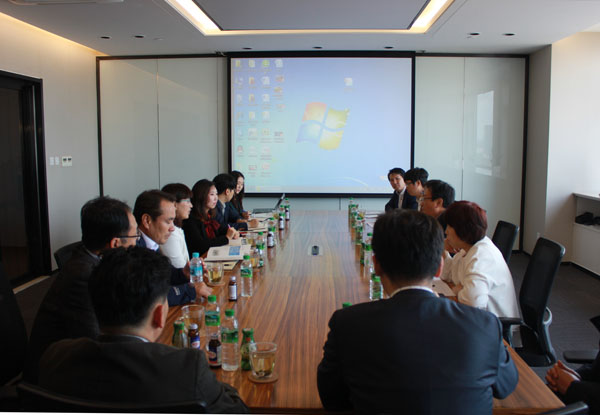 韓國忠州市考察團來聯(lián)橋集團參觀考察