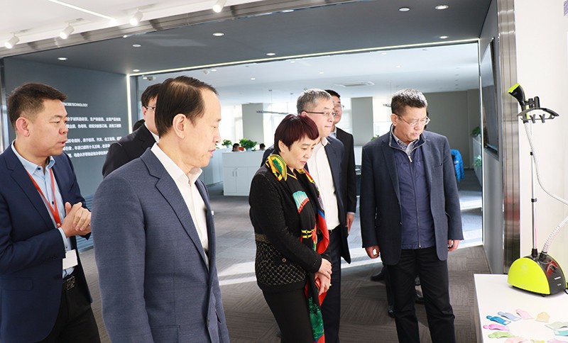 中國惠普公司副總裁桃樂姍一行到聯(lián)橋集團考察