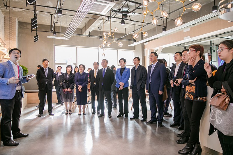 “創(chuàng)意 · 跨越 國(guó)家毛衫紗線資源共享平臺(tái)啟動(dòng)儀式”在威海聯(lián)橋集團(tuán)盛裝啟幕(圖19) “創(chuàng)意 · 跨越 國(guó)家毛衫紗線資源共享平臺(tái)啟動(dòng)儀式”在威海聯(lián)橋集團(tuán)盛裝啟幕(圖19)