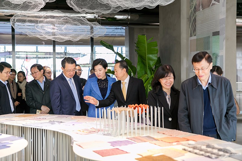 “創(chuàng)意 · 跨越 國(guó)家毛衫紗線資源共享平臺(tái)啟動(dòng)儀式”在威海聯(lián)橋集團(tuán)盛裝啟幕(圖20) “創(chuàng)意 · 跨越 國(guó)家毛衫紗線資源共享平臺(tái)啟動(dòng)儀式”在威海聯(lián)橋集團(tuán)盛裝啟幕(圖20)