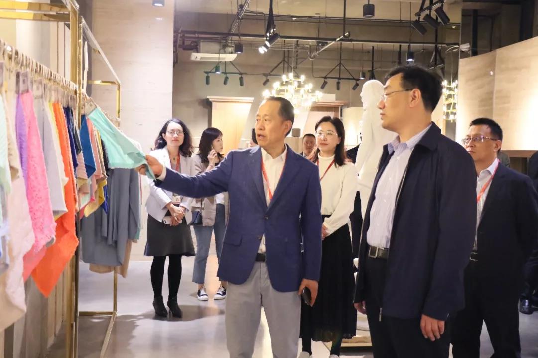 高新區(qū)黨工委委員、紀(jì)工委書記王役兵到聯(lián)橋集團(tuán)調(diào)研