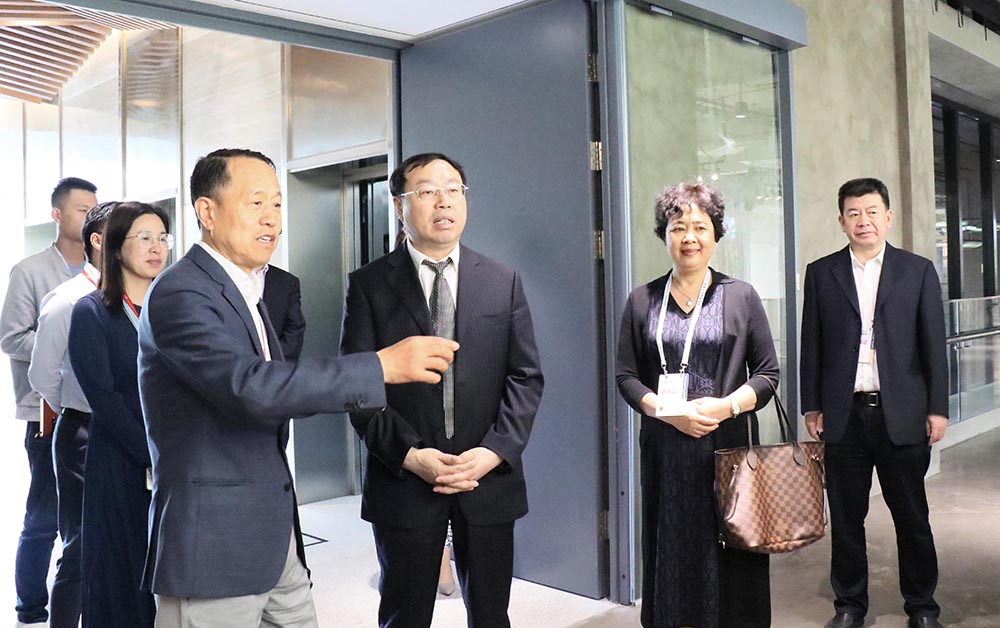 山東省委統(tǒng)戰(zhàn)部常務(wù)副部長趙強(qiáng)到聯(lián)橋集團(tuán)調(diào)研