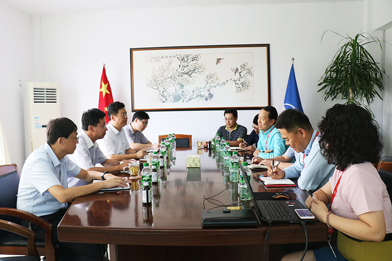 威海市委政研室、市中小企業(yè)局領(lǐng)導(dǎo)來(lái)聯(lián)橋新材調(diào)研