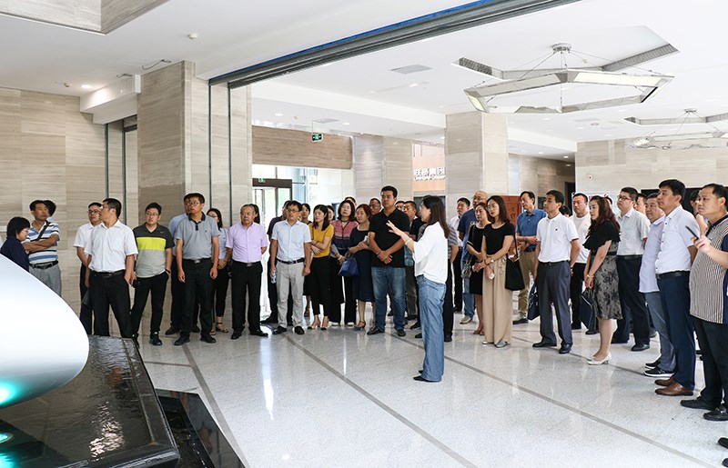 威海市屬國(guó)有企業(yè)黨務(wù)干部培訓(xùn)班到聯(lián)橋集團(tuán)觀摩黨建工作