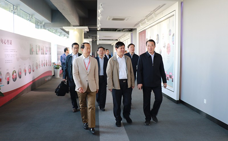 威海市副市長張偉一行來聯(lián)橋集團調研